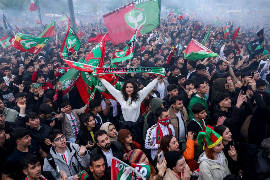 La afición del Amedspor celebra el logro
