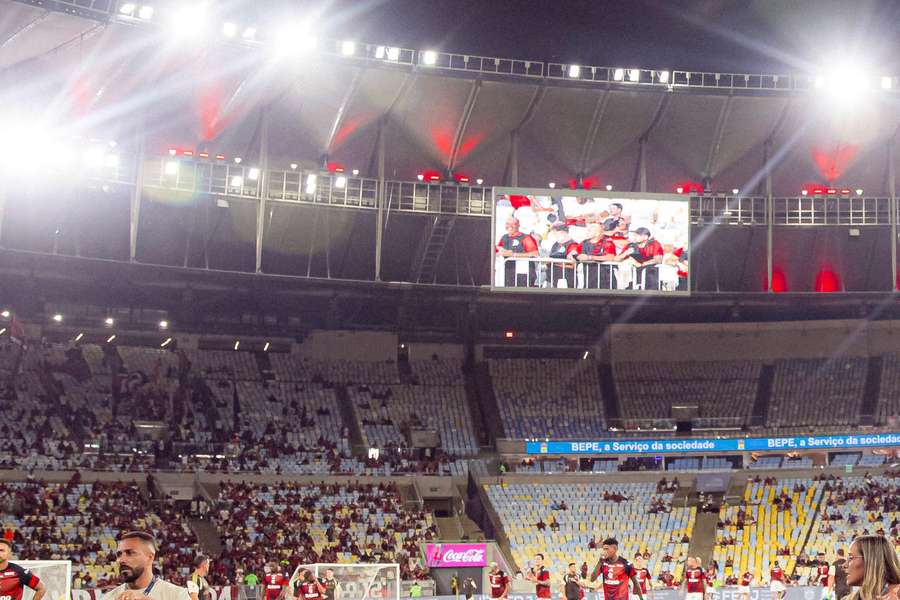Maracanã recebeu menos de 23 mil pessoas em Flamengo 3x0 Madureira Maracanã recebeu menos de 23 mil pessoas em Flamengo 3x0 Madureira