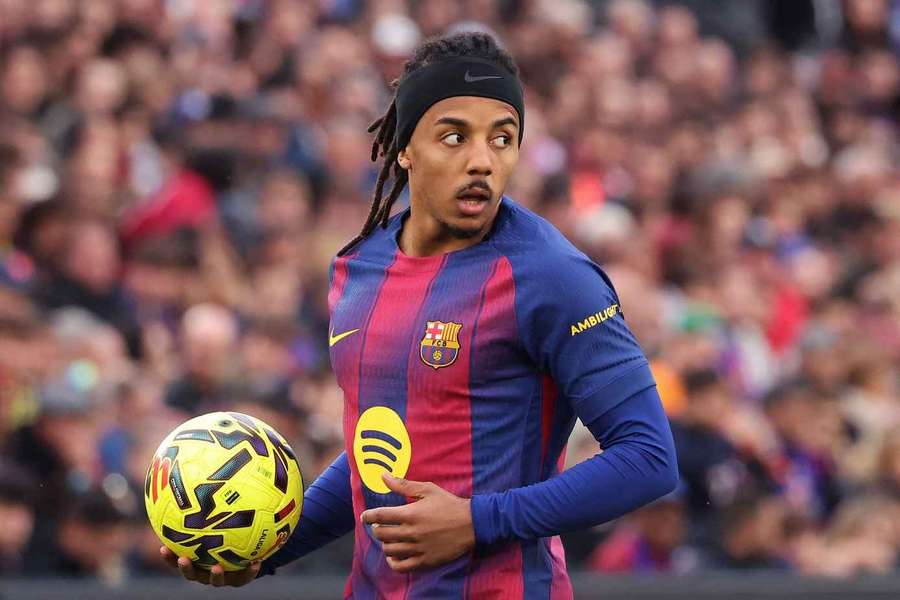 Barcelona open to Jules Kounde sale despite lengthy contract Barcelona open to Jules Kounde sale despite lengthy contract