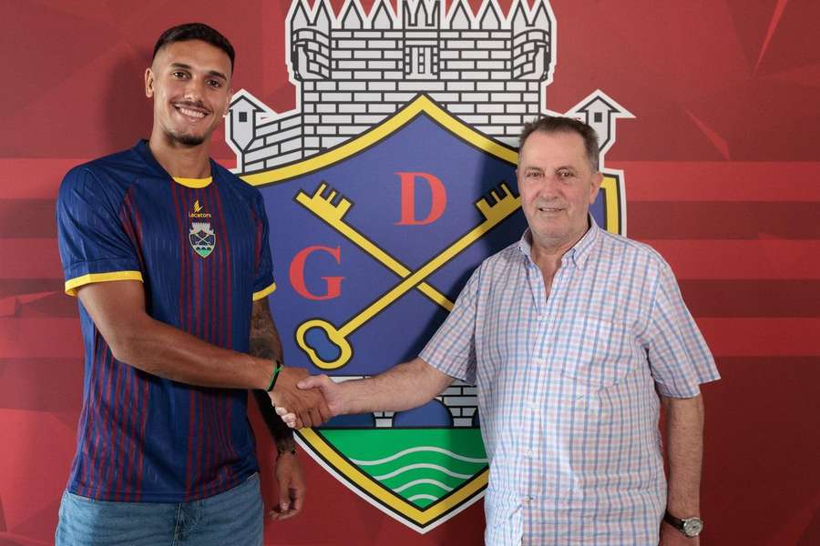 Thiago Pereira assina pelos transmontanos