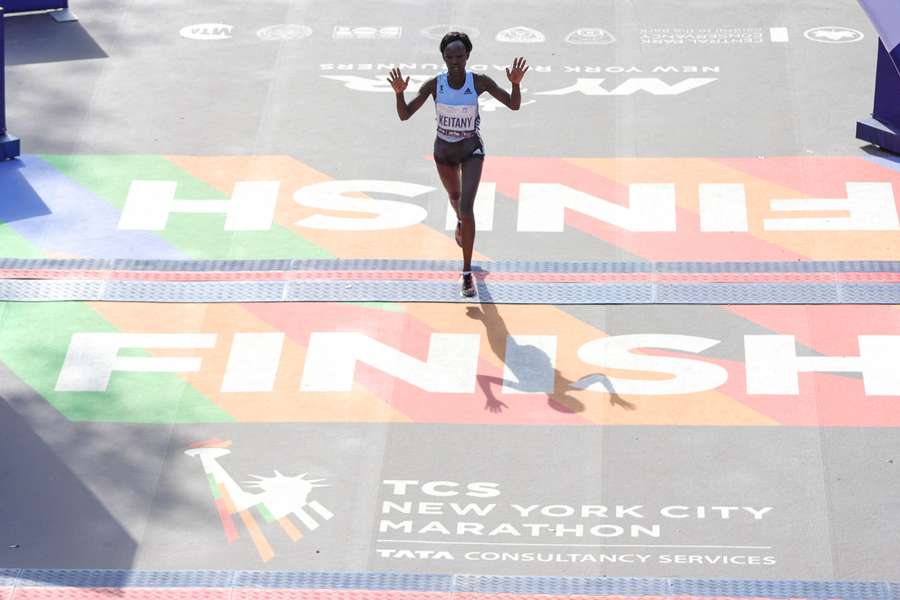 L'arrivo di Mary Keitany alla Maratona di New York