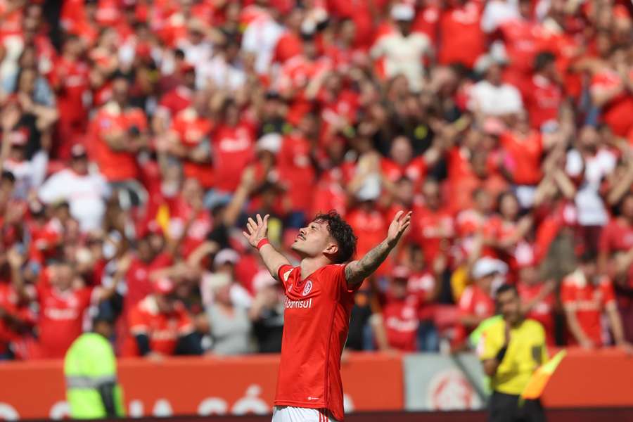 O Internacional é um dos 9 times vermelhos do Brasileirão