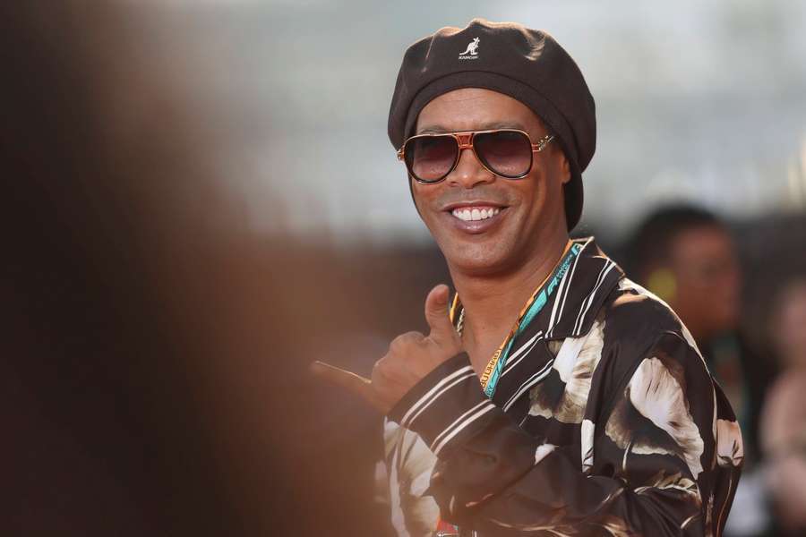 Ronaldinho to s loptou stále vie.