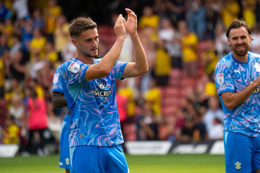 Harwood-Bellis ruma ao Aston Villa Harwood-Bellis ruma ao Aston Villa