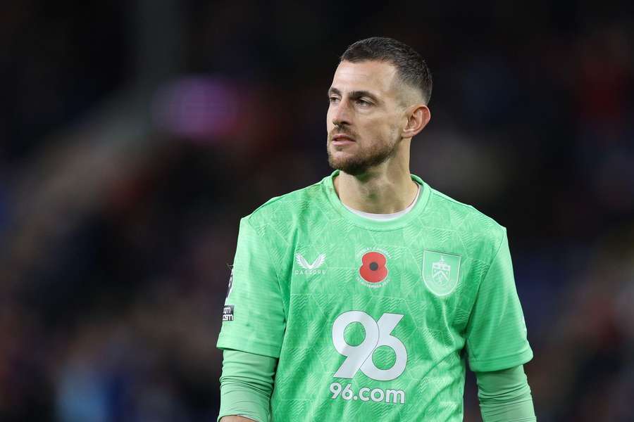 Burnley’s Dubravka claims Premier League Save of the Month