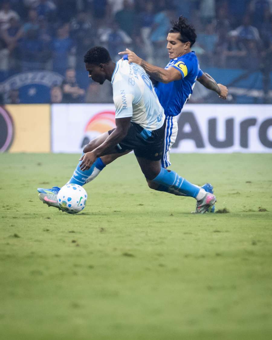 Lucas Romero, capitão do Cruzeiro, foi um dos destaques da partida