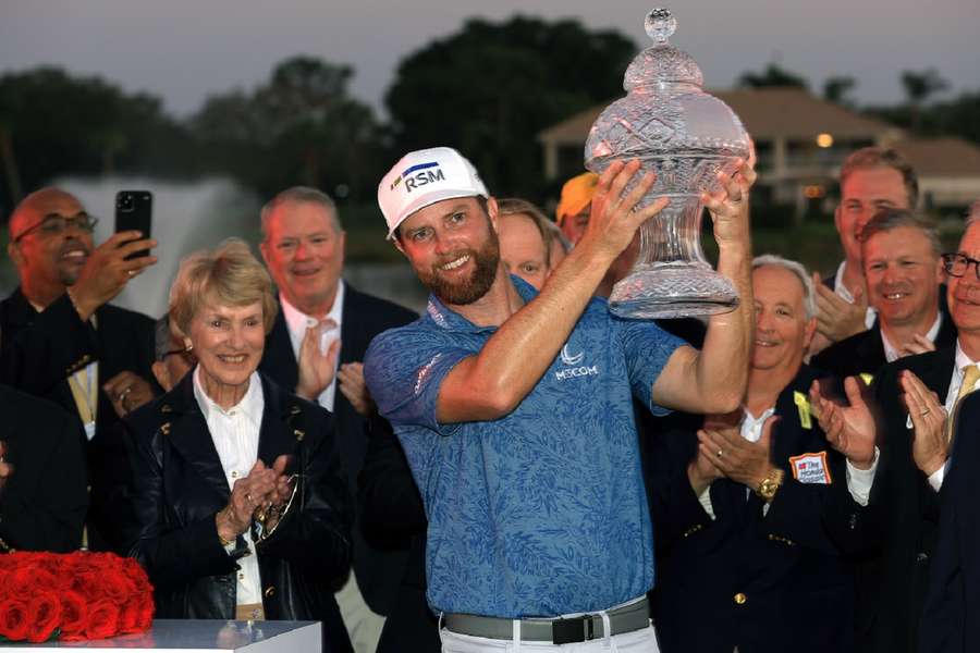 Chris Kirk wint na jaren van depressie en verslaving in play-off PGA Honda Classic