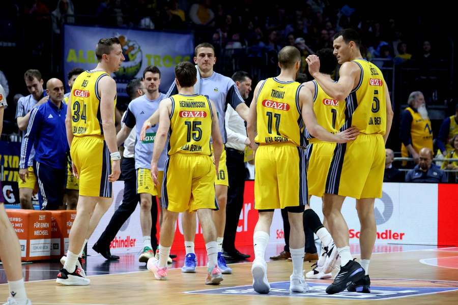 Mit dem siebten Sieg aus den vergangenen acht Spielen sichert sich Alba die Play-offs