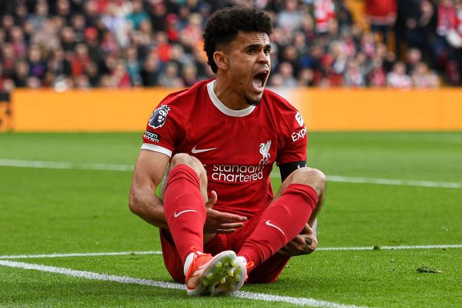 O Liverpool sofreu um duro revés em casa neste domingo (14)