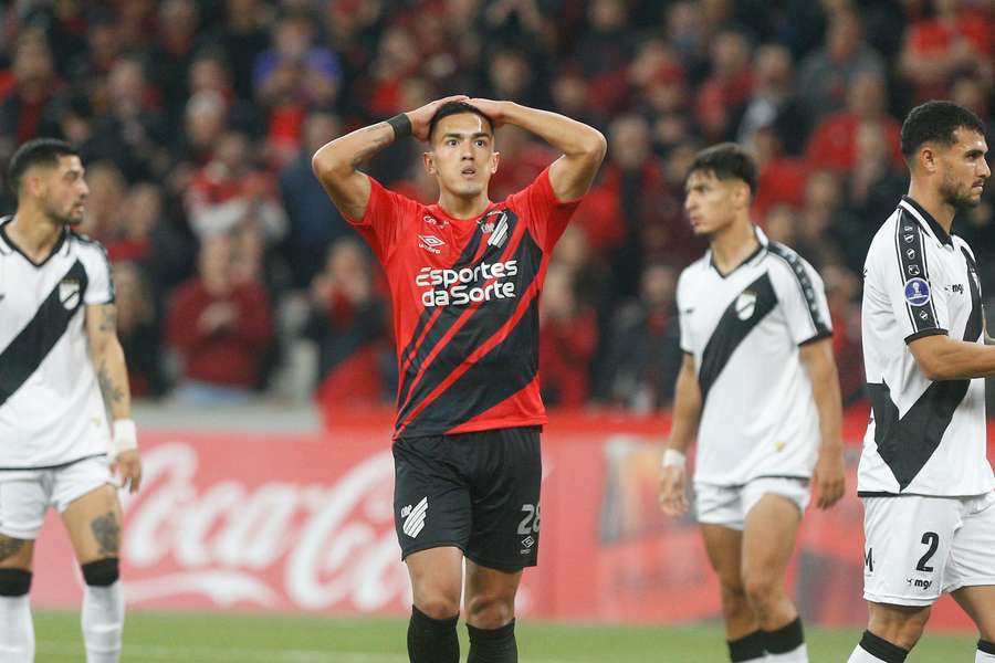 Athletico perdeu os 100% de aproveitamento na Sul-Americana
