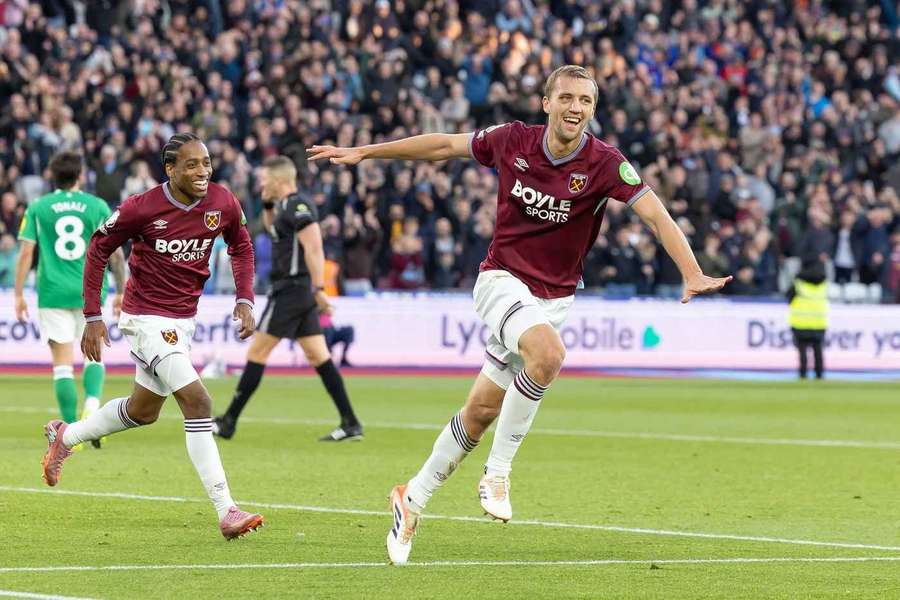 Tomáš Souček slaví svůj první gól v aktuální sezoně Premier League.