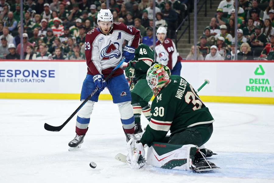 Avalanche Nathan MacKinnon and Wild goalie Jesper Wallstedt in Game 4 (2026)