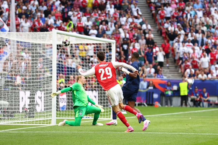Kai Havertz trifft spektakulär aus spitzem Winkel zum 1:0