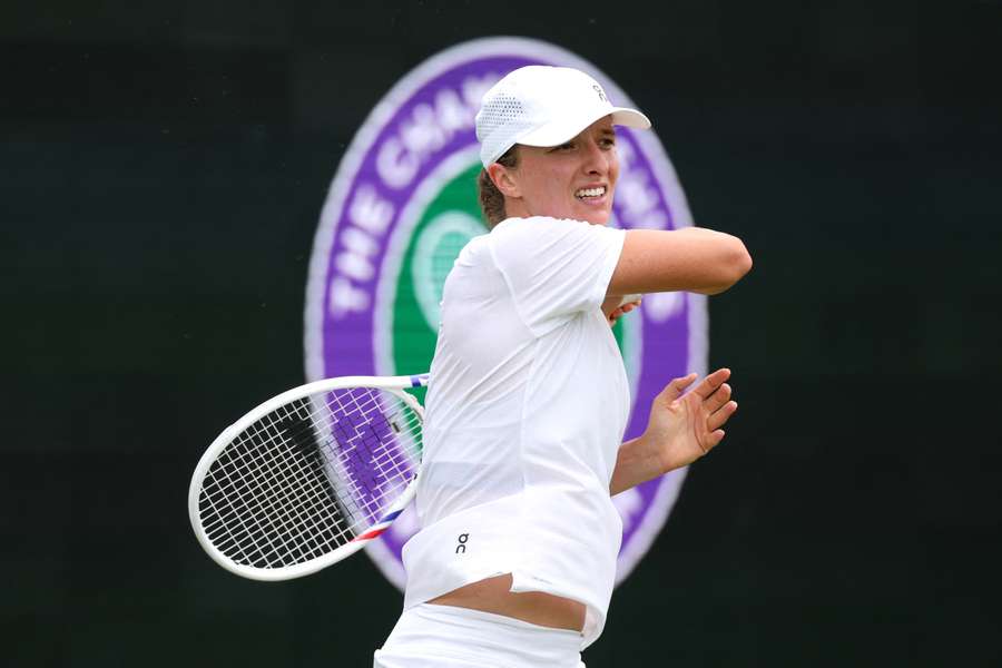 Tenis Flash: Świątek i Majchrzak wchodzą do akcji na Wimbledonie