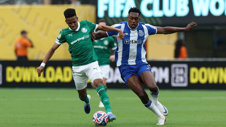 Estêvão durante jogo contra o FC Porto Estêvão durante jogo contra o FC Porto