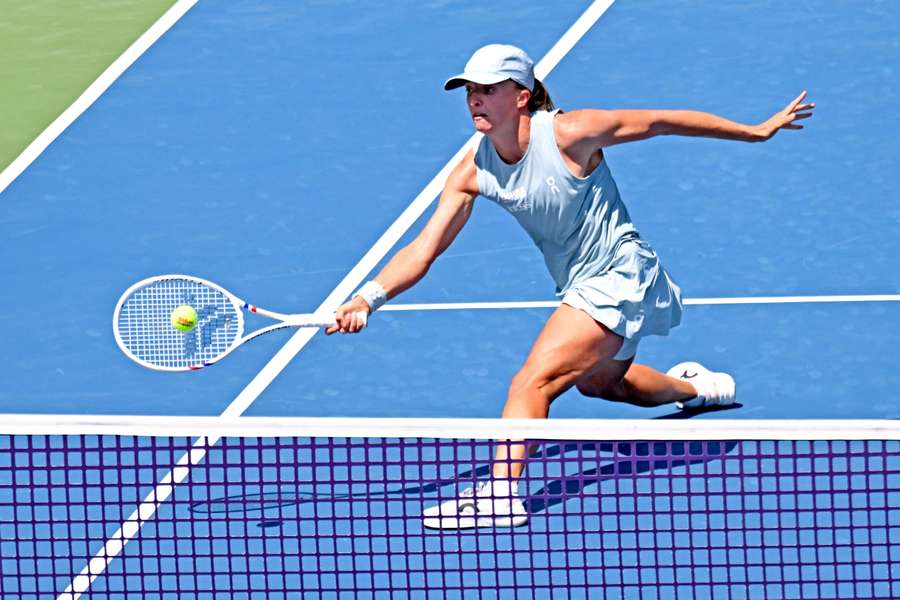 Tenis Flash: Świątek zagra wieczorem. Zverev, Miedwiediew i Fritz odpadli w Montrealu Tenis Flash: Świątek zagra wieczorem. Zverev, Miedwiediew i Fritz odpadli w Montrealu