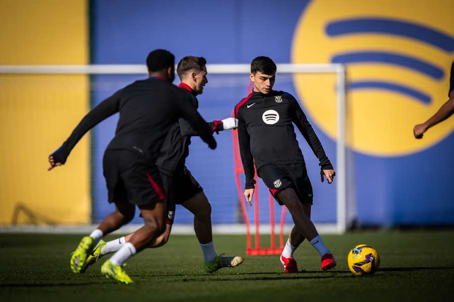 Pedri, entrenando con el Barça