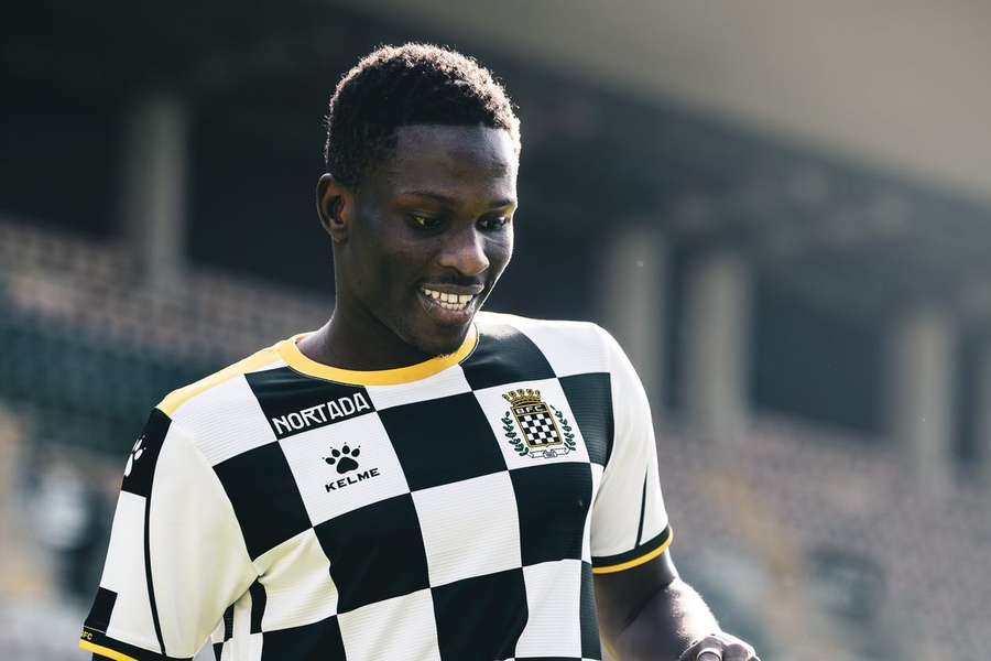 Moussa Koné assinou pelo Boavista Moussa Koné assinou pelo Boavista