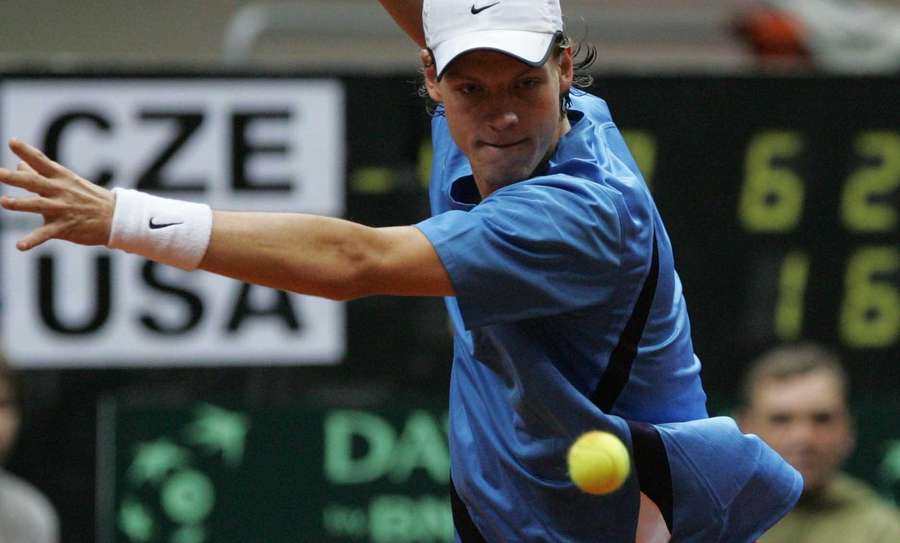 Tomáš Berdych v roce 2007 Ostravě v utkání s Jamesem Blakem v duelu Česko – USA.