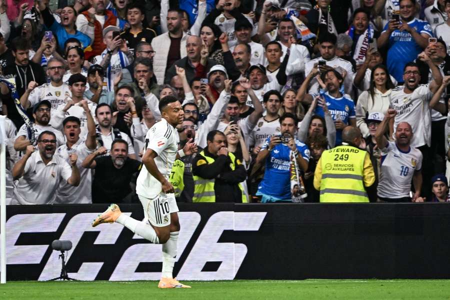Mbappé celebra su gol ante el Barça Mbappé celebra su gol ante el Barça
