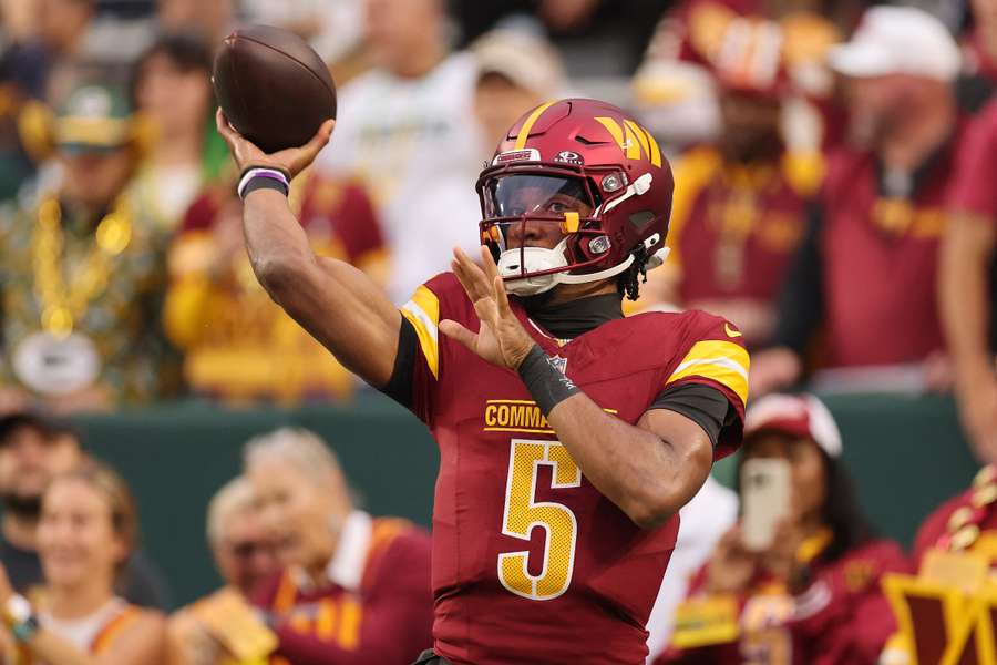 Washington Commanders QB Jayden Daniels warms up before Week 2 game against Green Bay Packers (2025)