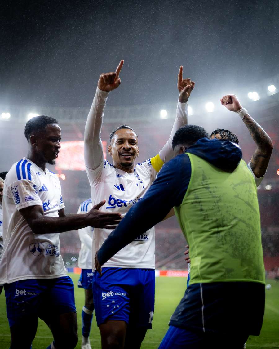 Desfalque na próxima rodada, Matheus Pereira marcou um dos gols do Cruzeiro no Beira-Rio Desfalque na próxima rodada, Matheus Pereira marcou um dos gols do Cruzeiro no Beira-Rio