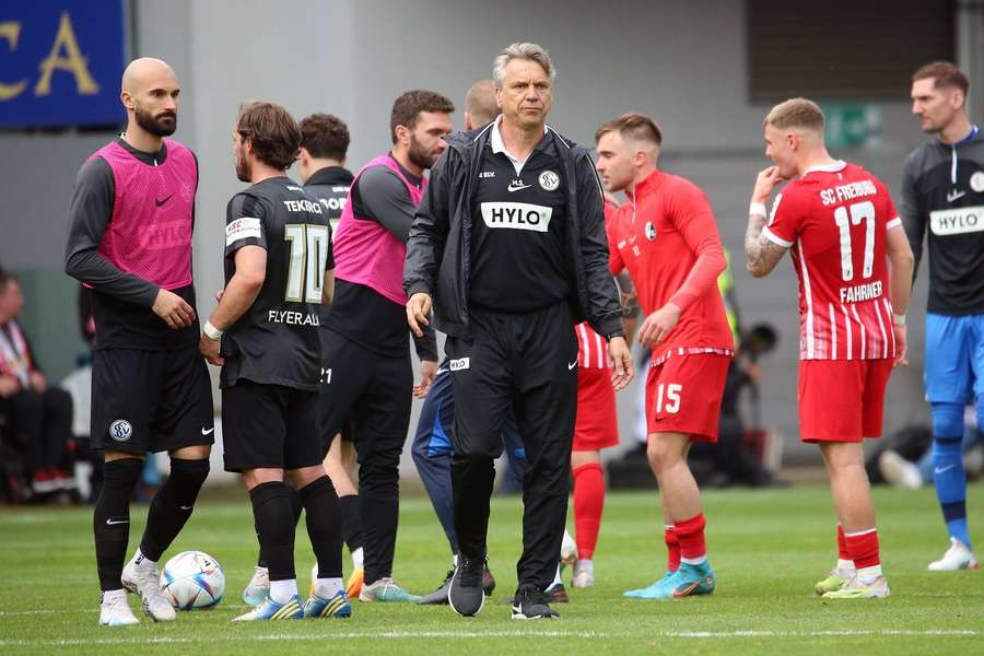 Ein enttäuschter Horst Steffen nach der Elversberger Niederlage am letzten Wochenende gegen den SC Freiburg II.