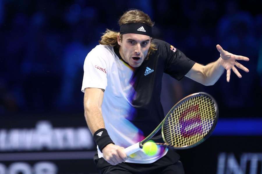 Stefanos Tsitsipas undskylder for nedladende bemærkninger i sæson-finale