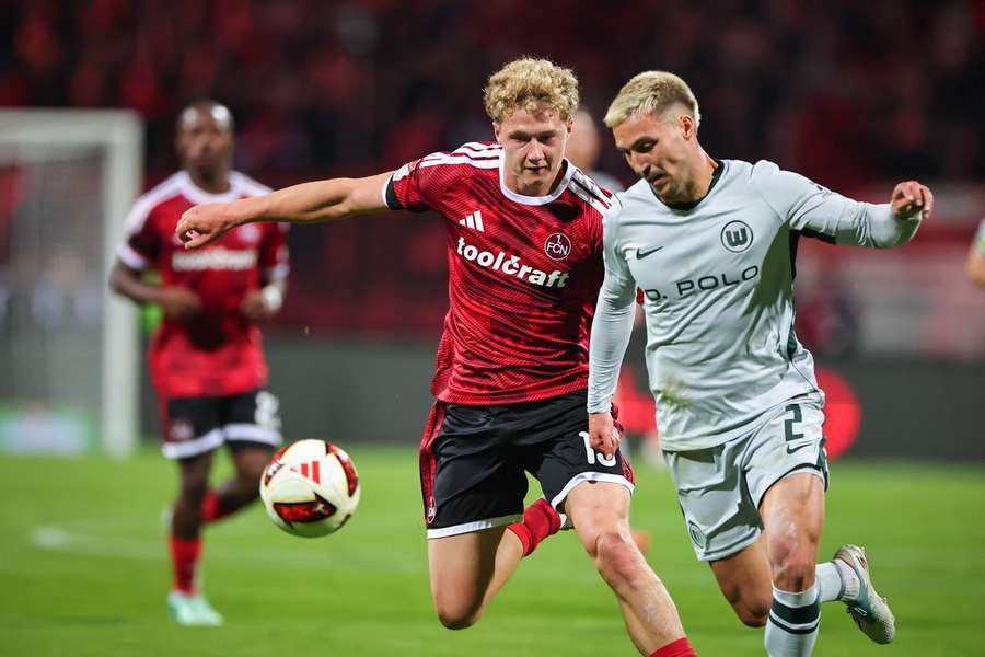 Scobel und Fischer jagen den Ball Scobel und Fischer jagen den Ball