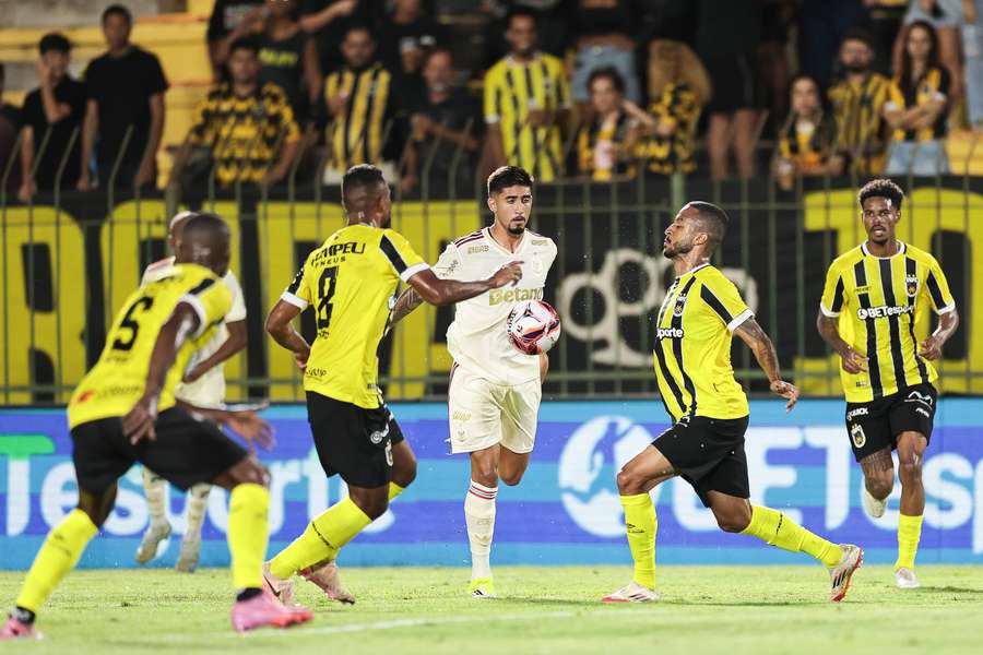 O Flamengo foi envolvido pelo Volta Redonda