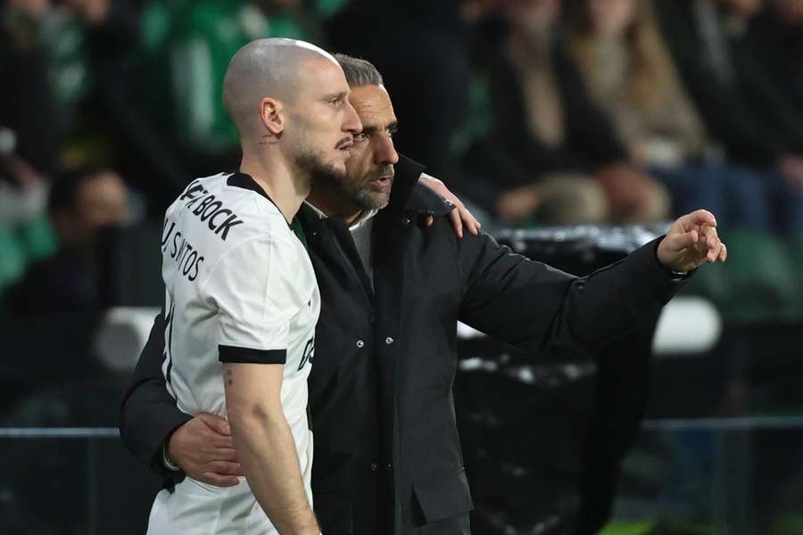 Rui Borges, treinador do Sporting, com Nuno Santos