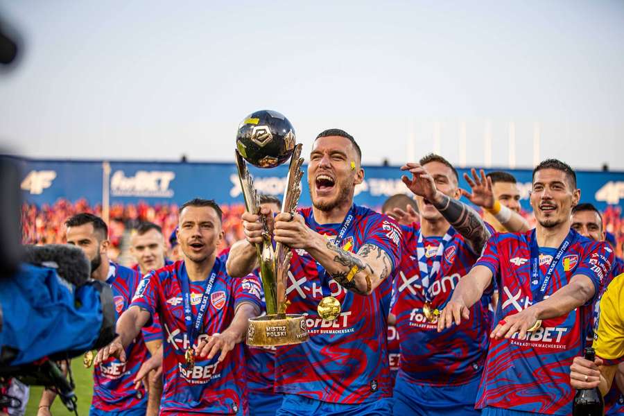 Tomáš Petrášek v roce 2023 ovládl s Rakówem Čenstochová polskou Ekstraklasu.