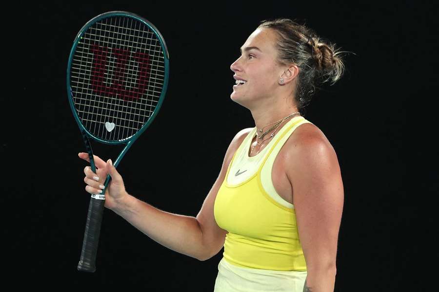 Aryna Sabalenka bejubelt ihren Einzug ins dritte Melbourne-Finale in Folge.