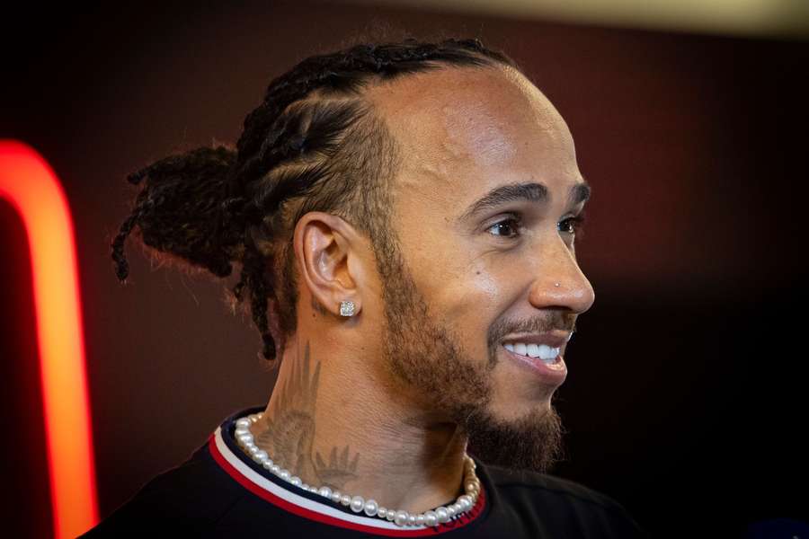 Hamilton už je jazdcom Ferrari.