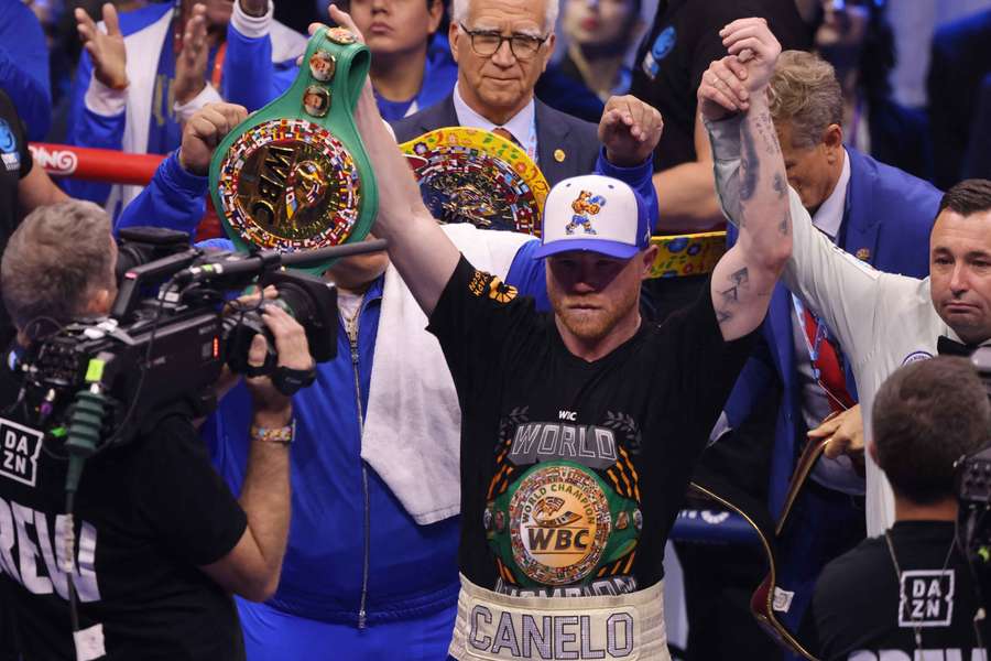 Canelo, rey de los títulos supermedianos.