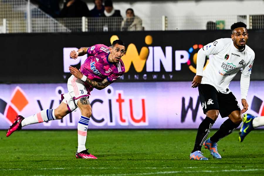 Di Maria scores Juventus' second goal