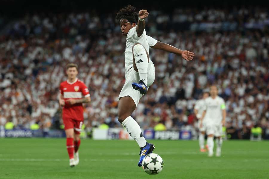 Endrick preferiu jogada individual no lance do seu gol