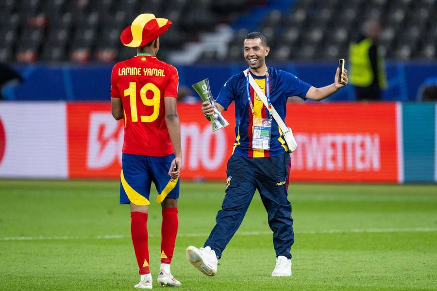 Lamine Yamal și Mounir Nasraoui sărbătoresc câștigarea Euro 2024