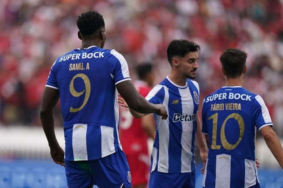 Samu, Eustáquio e Fábio Vieira no jogo com o Wydad