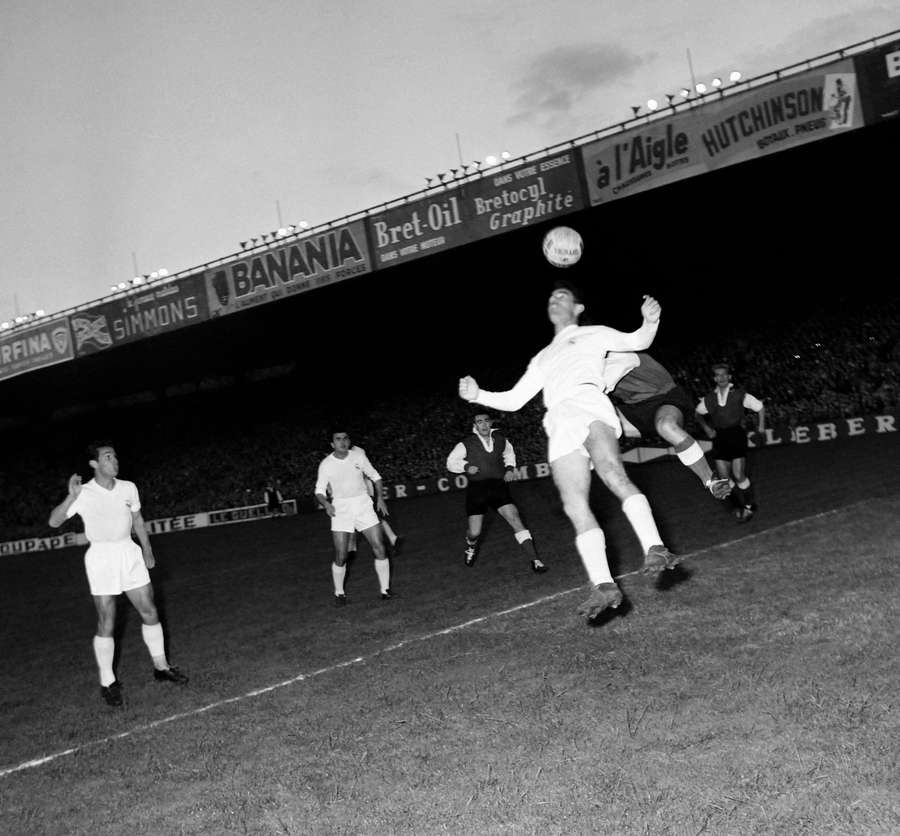 El Real Madrid, en la final de la Copa de Europa de 1956, en el Parque de los Príncipes, París