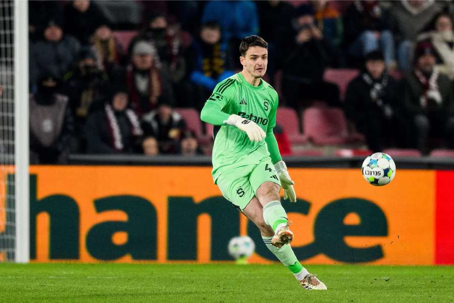 Brankář Sparty Jakub Surovčík.