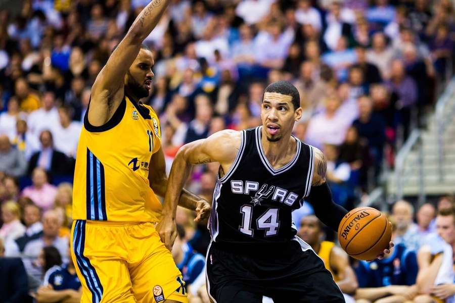 Akeem Vargas 2014 im Duell mit NBA-Champion San Antonio Spurs