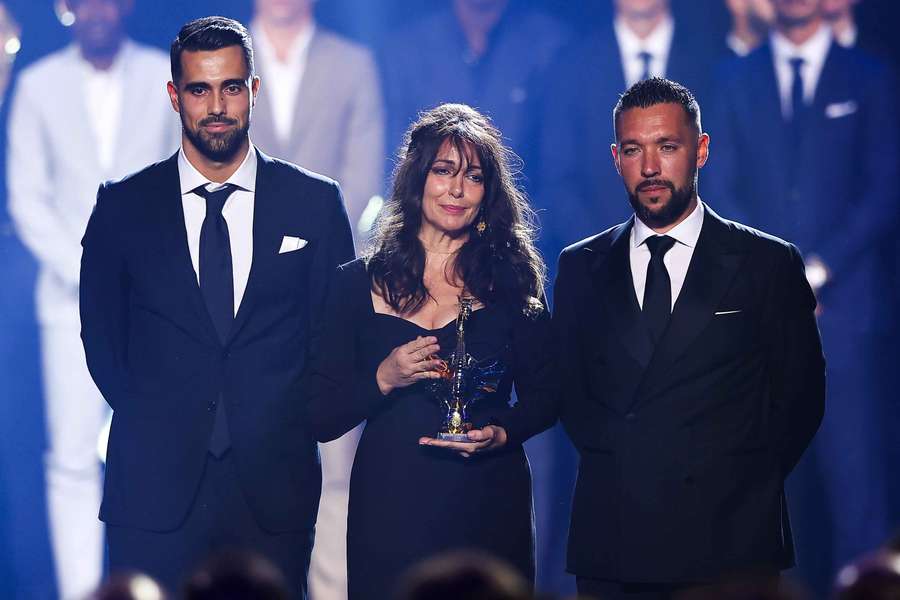 Diogo Costa e Francesco Farioli acompanham Estela, mulher do malogrado Jorge Costa Diogo Costa e Francesco Farioli acompanham Estela, mulher do malogrado Jorge Costa
