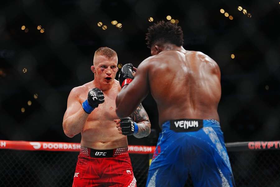 Koniec znakomitego marszu Baraniewskiego w UFC. Polak przegrał niejednogłośną decyzją sędziów