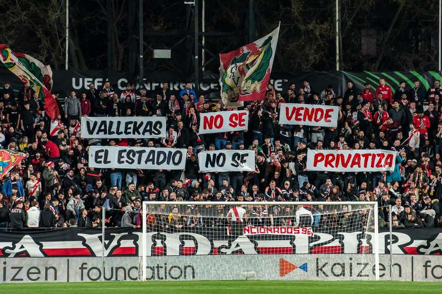 Pourquoi les supporters du Rayo Vallecano sont-ils en conflit ouvert avec leur président ?