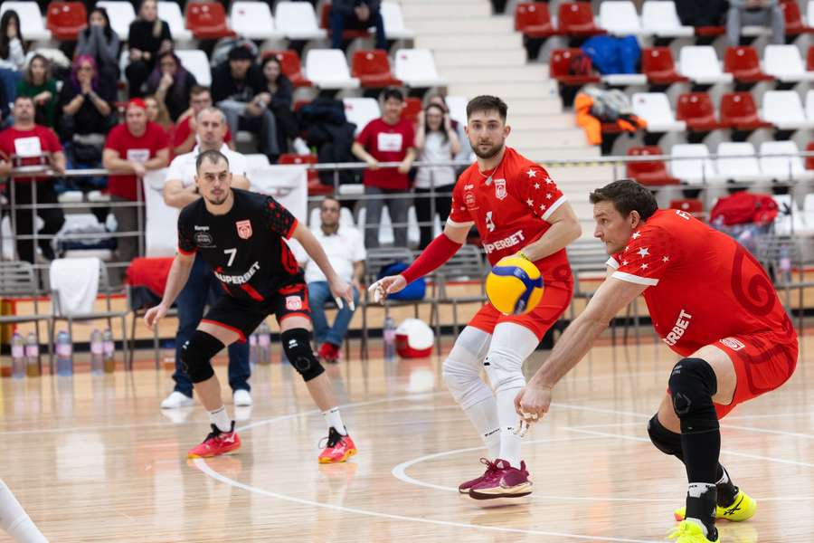 CS Dinamo Bucureşti a învins-o pe CS Unirea Dej cu scorul de 3-0 și încheie anul pe primul loc