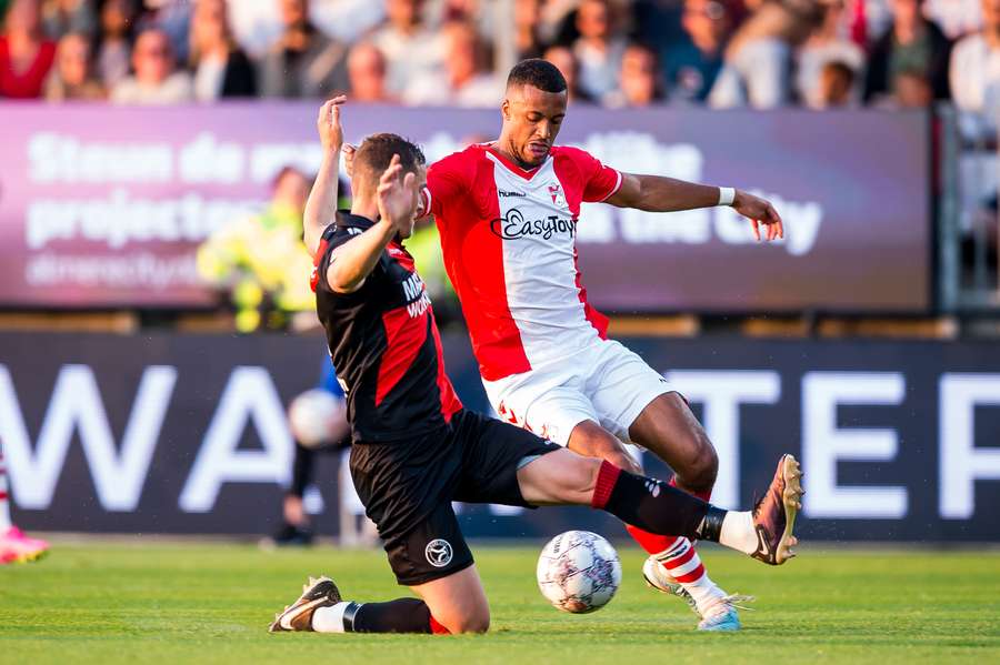 Zivkovic in actie voor FC Emmen