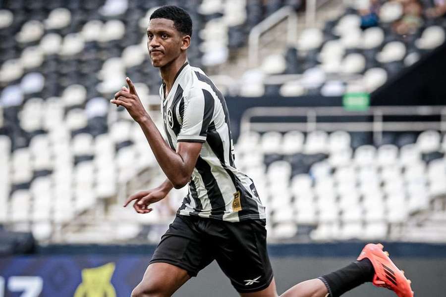 Samuel Alves festeja pelo Botafogo