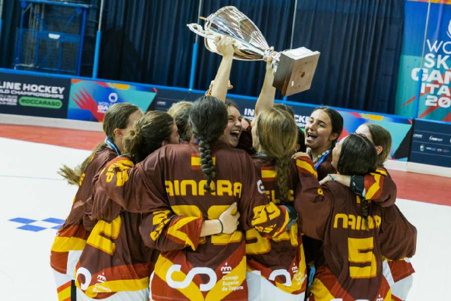 Las jugadoras españolas celebran el título de campeonas del mundo