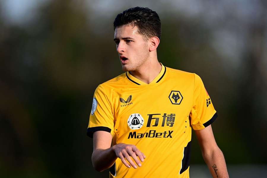 Justin Hubner in het shirt van Wolves